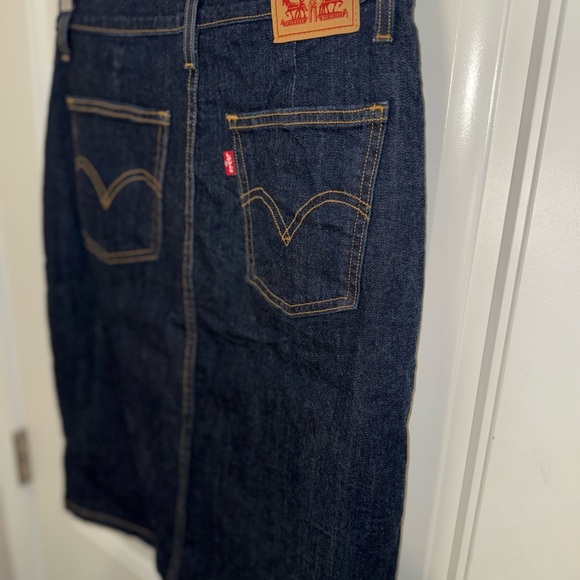 Levi's Denim Button-Front Pencil Skirt - Picture 5 of 12